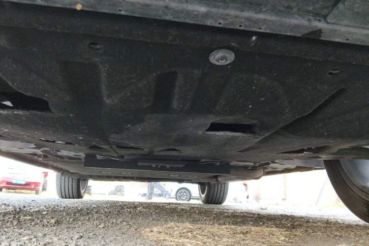 Used Geely Galaxy L7 2024 1.5T 115 km PLUS Dragon Edition Chassis Front