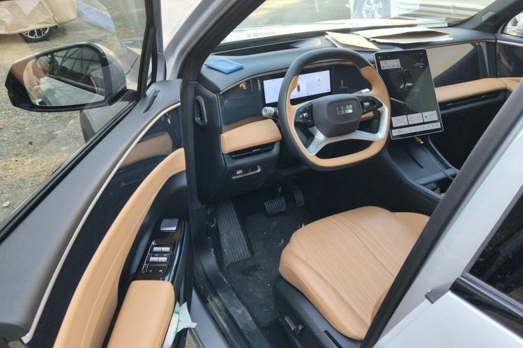 Used Geely Galaxy L7 2024 1.5T 115 km PLUS Dragon Edition Driver Seat