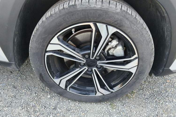 Used Geely Galaxy L7 2024 1.5T 115 km PLUS Dragon Edition Right Front Wheel Hub
