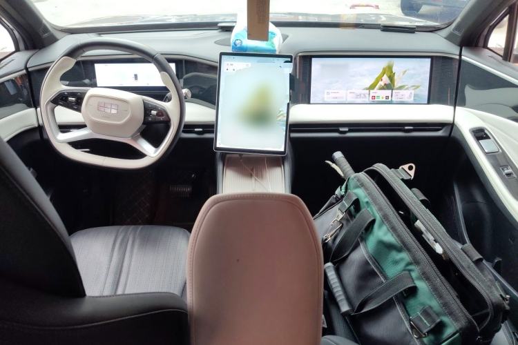 Used Geely Galaxy L7 2024 1.5T 115 km PLUS Dragon Edition Center Console