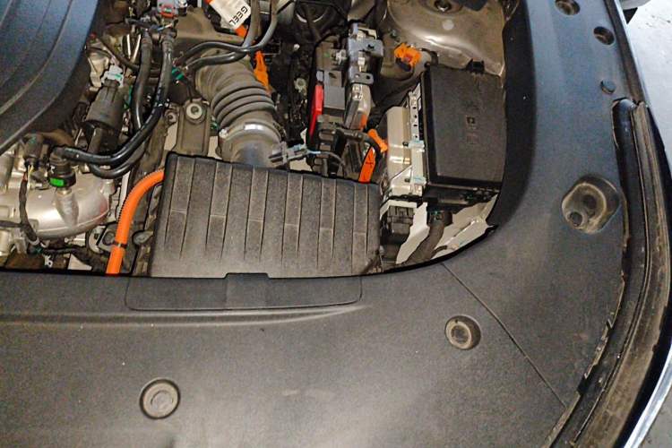 Used Geely Galaxy L7 2024 1.5T 115 km MAX Dragon Edition Engine Bay Left