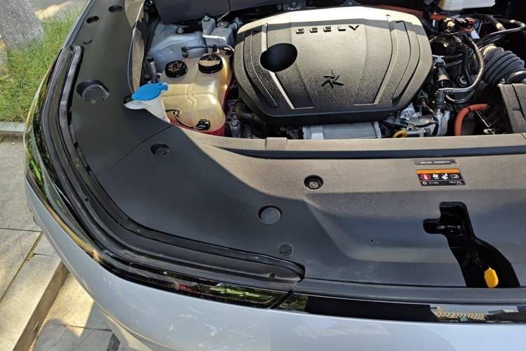 Used Geely Galaxy L7 2024 1.5T 115 km PLUS Dragon Edition Engine Bay Right