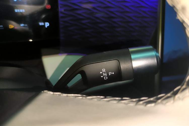 Used Geely Galaxy L7 2024 1.5T 55km PRO Dragon Edition Gear Lever