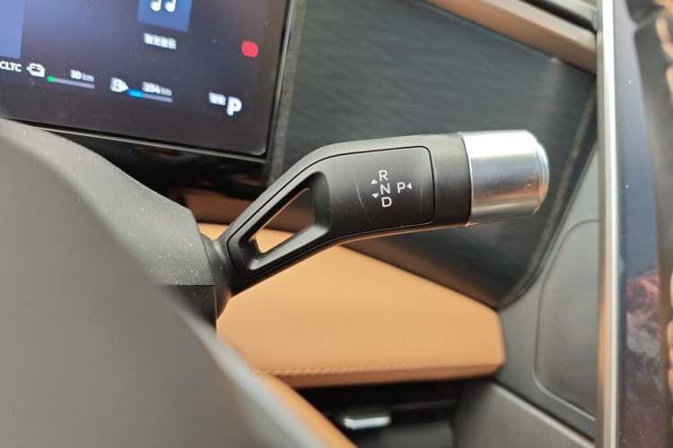 Used Geely Galaxy L7 2024 1.5T 115 km MAX Dragon Edition Gear Lever