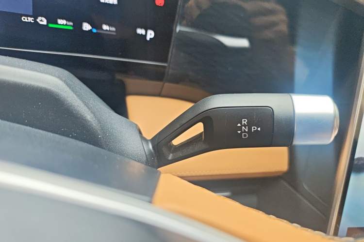 Used Geely Galaxy L7 2024 1.5T 115 km Starship Dragon Edition Gear Lever