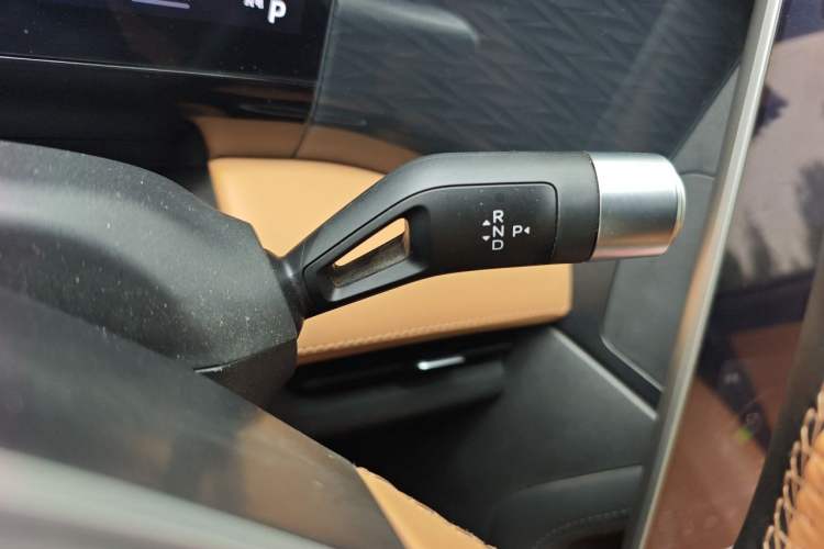 Used Geely Galaxy L7 2024 1.5T 115 km PLUS Dragon Edition Gear Lever