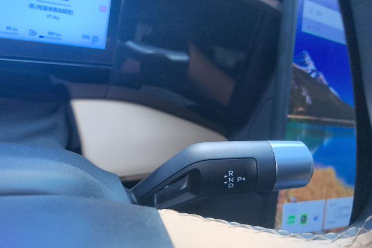 Used Geely Galaxy L7 2024 1.5T 115 km PLUS Dragon Edition Gear Lever