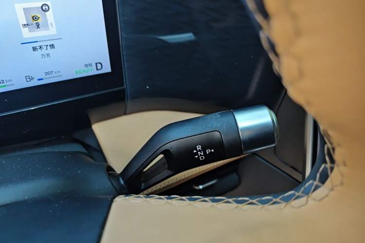 Used Geely Galaxy L7 2024 1.5T 115 km PLUS Dragon Edition Gear Lever