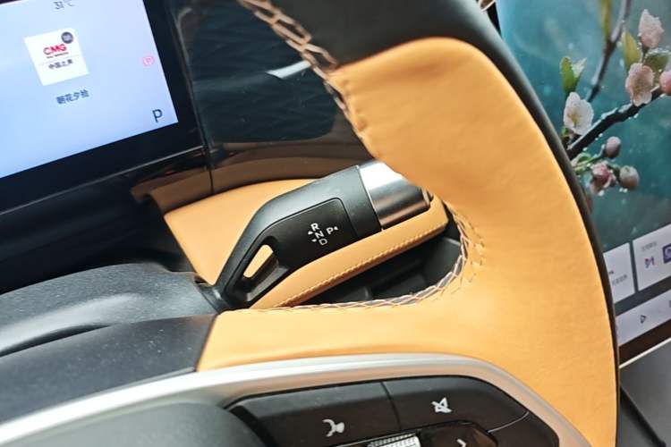 Used Geely Galaxy L7 2024 1.5T 115 km PLUS Dragon Edition Gear Lever
