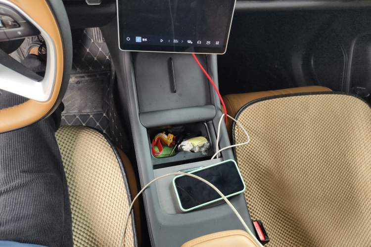 Used Geely Galaxy L7 2024 1.5T 115 km PLUS Dragon Edition Gear Lever