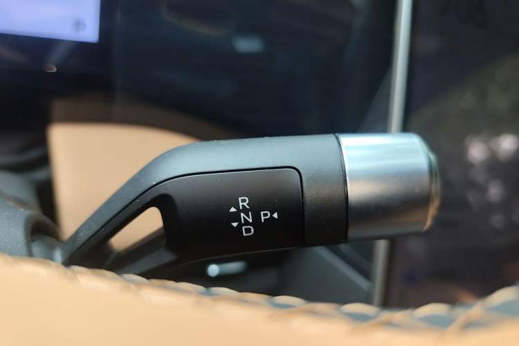 Used Geely Galaxy L7 2024 1.5T 115 km MAX Dragon Edition Gear Lever