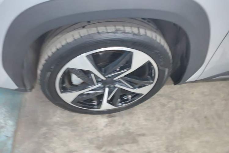Used Geely Galaxy L7 2024 1.5T 115 km Starship Dragon Edition Left Front Wheel Hub