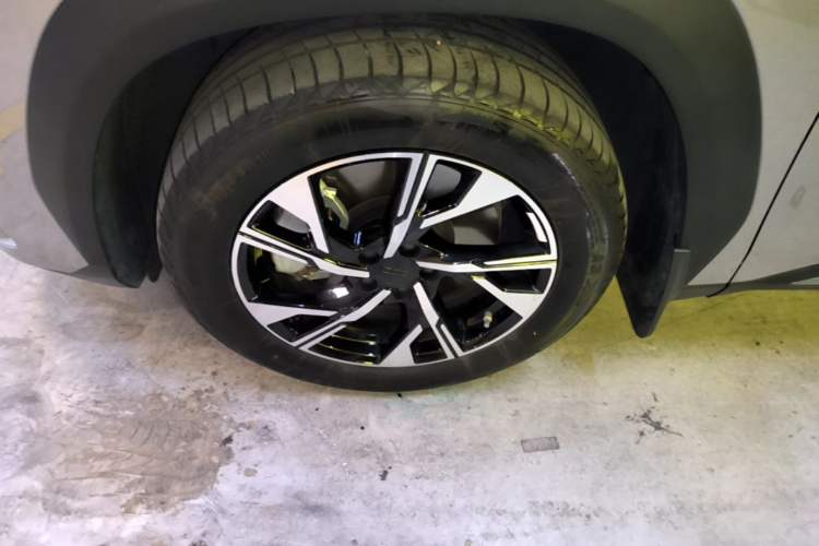 Used Geely Galaxy L7 2024 1.5T 55km PRO Dragon Edition Left Front Wheel Hub