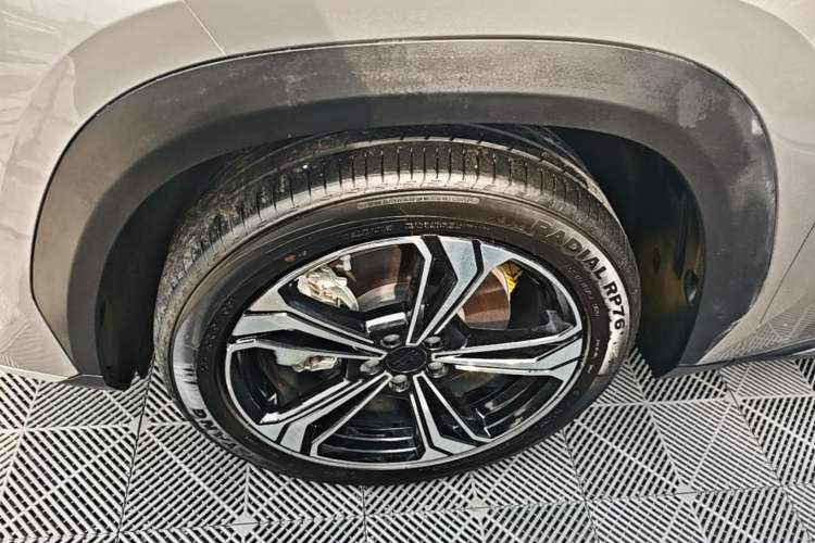 Used Geely Galaxy L7 2024 1.5T 115 km PLUS Dragon Edition Left Front Wheel Hub