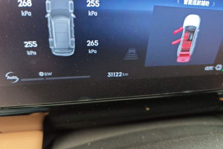 Used Geely Galaxy L7 2024 1.5T 115 km MAX Dragon Edition Odometer Close Up