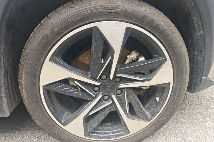 Used Geely Galaxy L7 2024 1.5T 115 km Starship Dragon Edition Right Front Wheel Hub