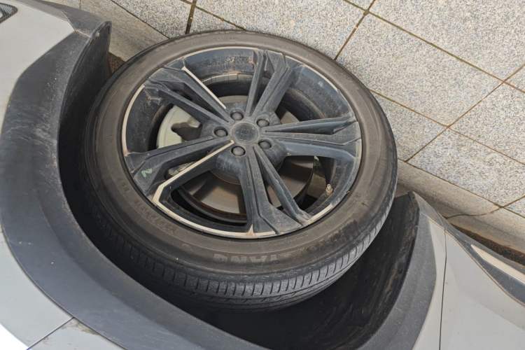 Used Geely Galaxy L7 2024 1.5T 115 km MAX Dragon Edition Right Front Wheel Hub