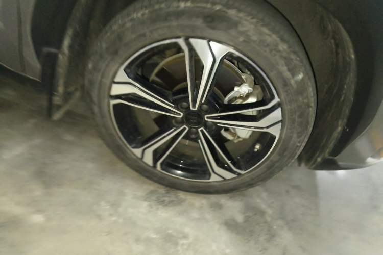 Used Geely Galaxy L7 2024 1.5T 115 km PLUS Dragon Edition Right Front Wheel Hub