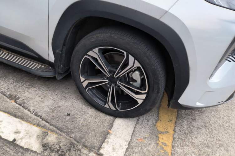 Used Geely Galaxy L7 2024 1.5T 115 km MAX Dragon Edition Right Front Wheel Hub