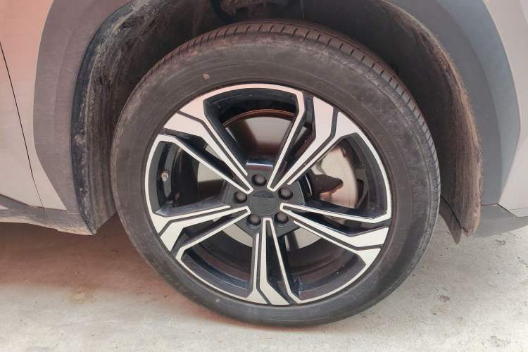 Used Geely Galaxy L7 2024 1.5T 115 km PLUS Dragon Edition Right Front Wheel Hub