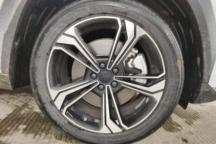 Used Geely Galaxy L7 2024 1.5T 115 km PLUS Dragon Edition Right Front Wheel Hub