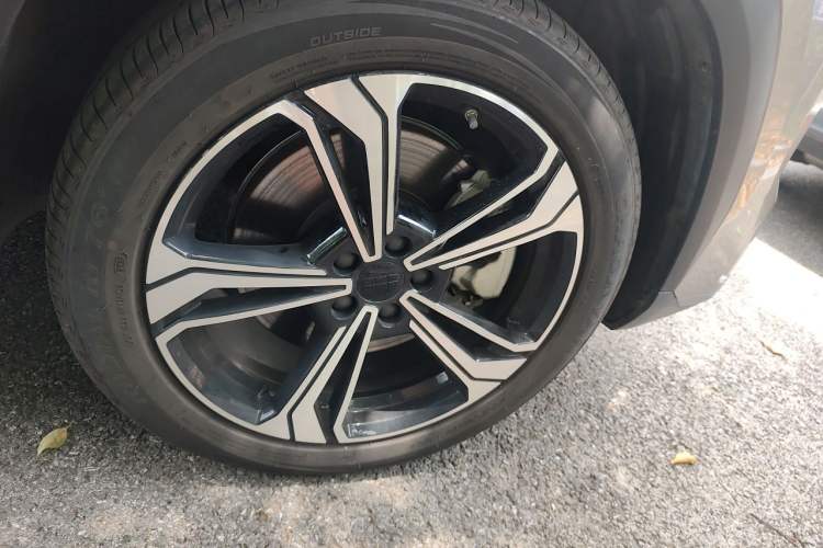 Used Geely Galaxy L7 2024 1.5T 115 km MAX Dragon Edition Right Front Wheel Hub