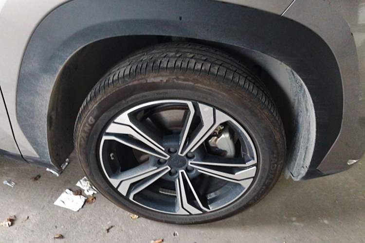 Used Geely Galaxy L7 2024 1.5T 115 km MAX Dragon Edition Right Front Wheel Hub