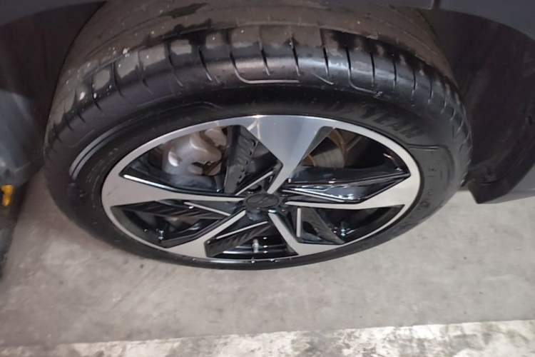 Used Geely Galaxy L7 2024 1.5T 115 km Starship Dragon Edition Right Rear Wheel Hub
