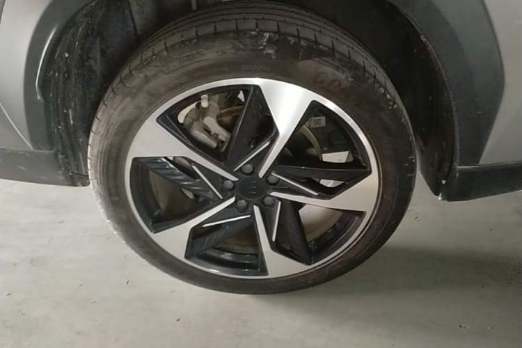 Used Geely Galaxy L7 2024 1.5T 115 km Starship Dragon Edition Right Rear Wheel Hub