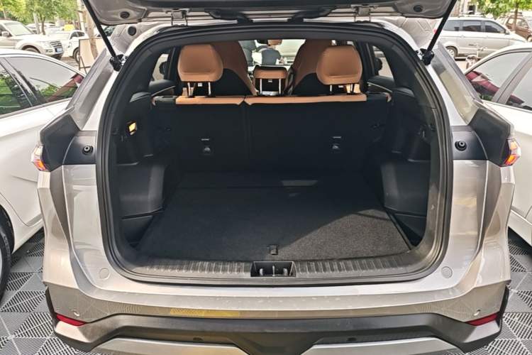 Used Geely Galaxy L7 2024 1.5T 115 km PLUS Dragon Edition Trunk