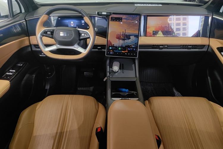 Used Geely Galaxy L7 2024 1.5T 115 km MAX Dragon Edition Center Console