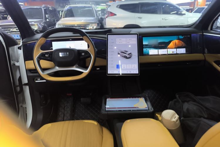 Used Geely Galaxy L7 2024 1.5T 115 km MAX Dragon Edition Center Console