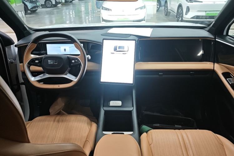 Used Geely Galaxy L7 2024 1.5T 115 km PLUS Dragon Edition Center Console
