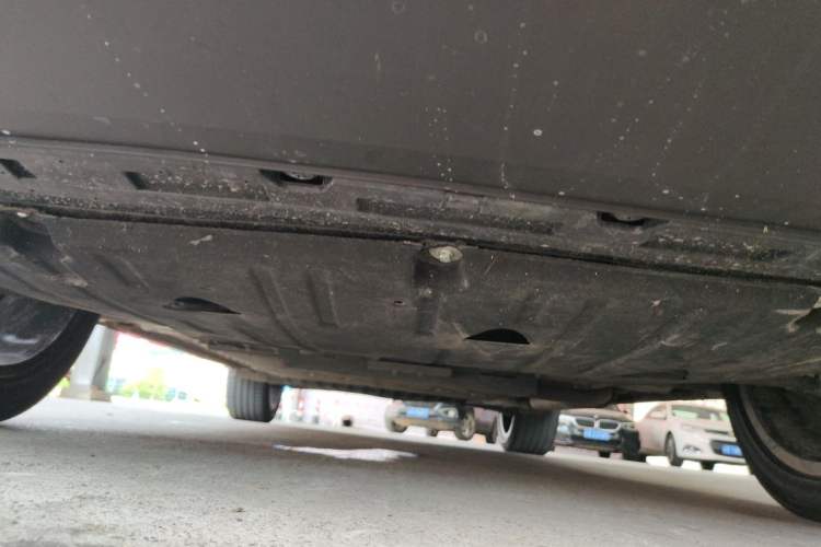 Used Geely Galaxy L7 2024 1.5T 115 km PLUS Dragon Edition Chassis Front