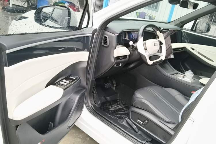 Used Geely Galaxy L7 2024 1.5T 115 km PLUS Dragon Edition Driver Seat