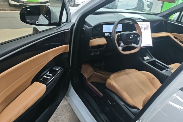 Used Geely Galaxy L7 2024 1.5T 115 km PLUS Dragon Edition Driver Seat