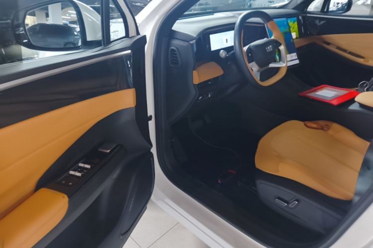 Used Geely Galaxy L7 2024 1.5T 115 km PLUS Dragon Edition Driver Seat