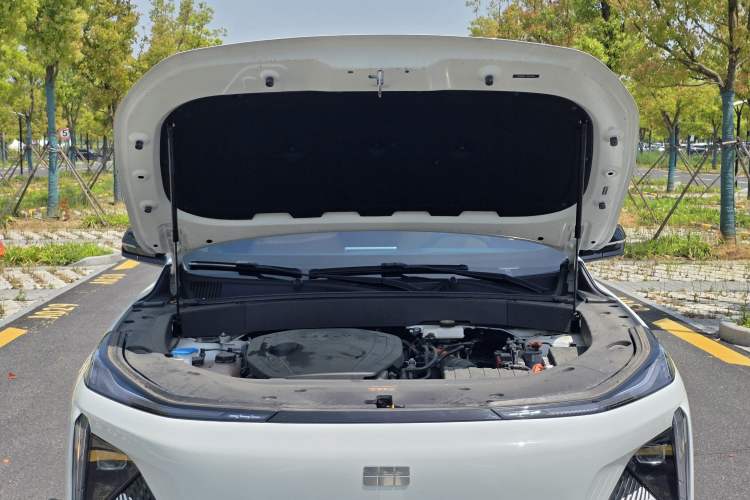 Used Geely Galaxy L7 2024 1.5T 115 km PLUS Dragon Edition Engine Bay