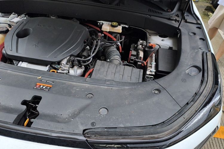 Used Geely Galaxy L7 2024 1.5T 115 km MAX Dragon Edition Engine Bay Left