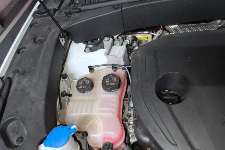 Used Geely Galaxy L7 2024 1.5T 115 km MAX Dragon Edition Engine Bay Right