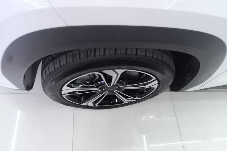 Used Geely Galaxy L7 2024 1.5T 115 km MAX Dragon Edition Exterior 4