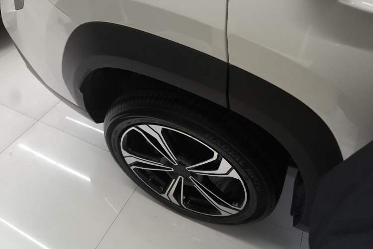 Used Geely Galaxy L7 2024 1.5T 115 km MAX Dragon Edition Exterior 5