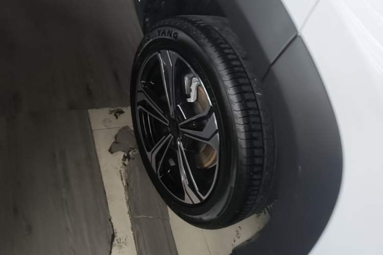 Used Geely Galaxy L7 2024 1.5T 115 km MAX Dragon Edition Exterior 5