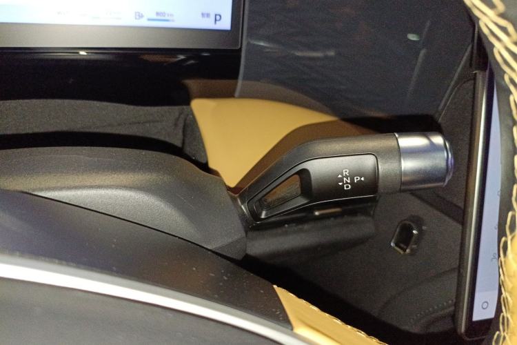 Used Geely Galaxy L7 2024 1.5T 115 km PLUS Dragon Edition Gear Lever