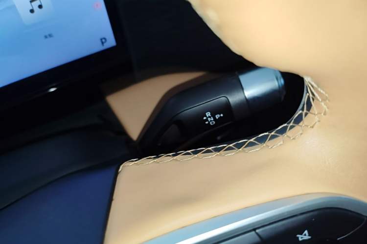 Used Geely Galaxy L7 2024 1.5T 115 km PLUS Dragon Edition Gear Lever