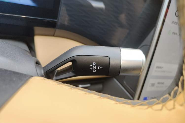 Used Geely Galaxy L7 2024 1.5T 115 km PLUS Dragon Edition Gear Lever