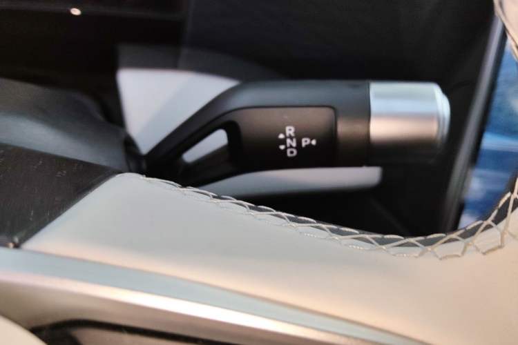 Used Geely Galaxy L7 2024 1.5T 115 km PLUS Dragon Edition Gear Lever