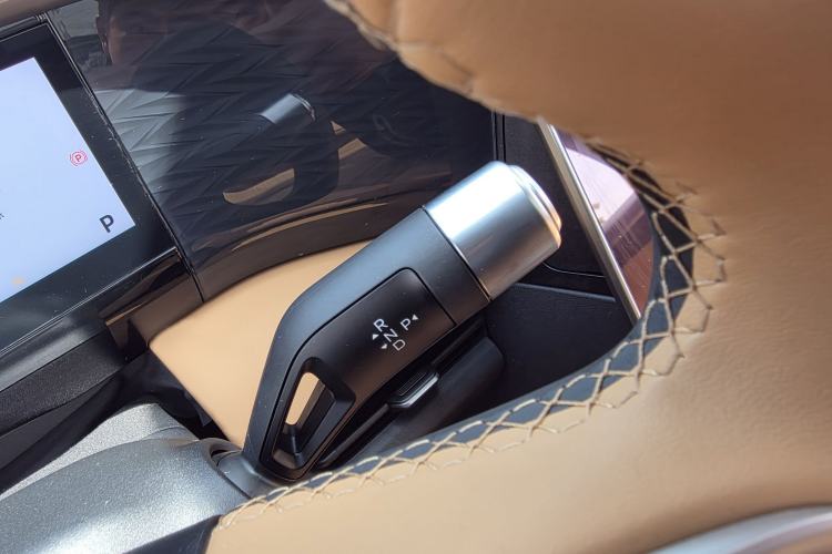 Used Geely Galaxy L7 2024 1.5T 115 km PLUS Dragon Edition Gear Lever