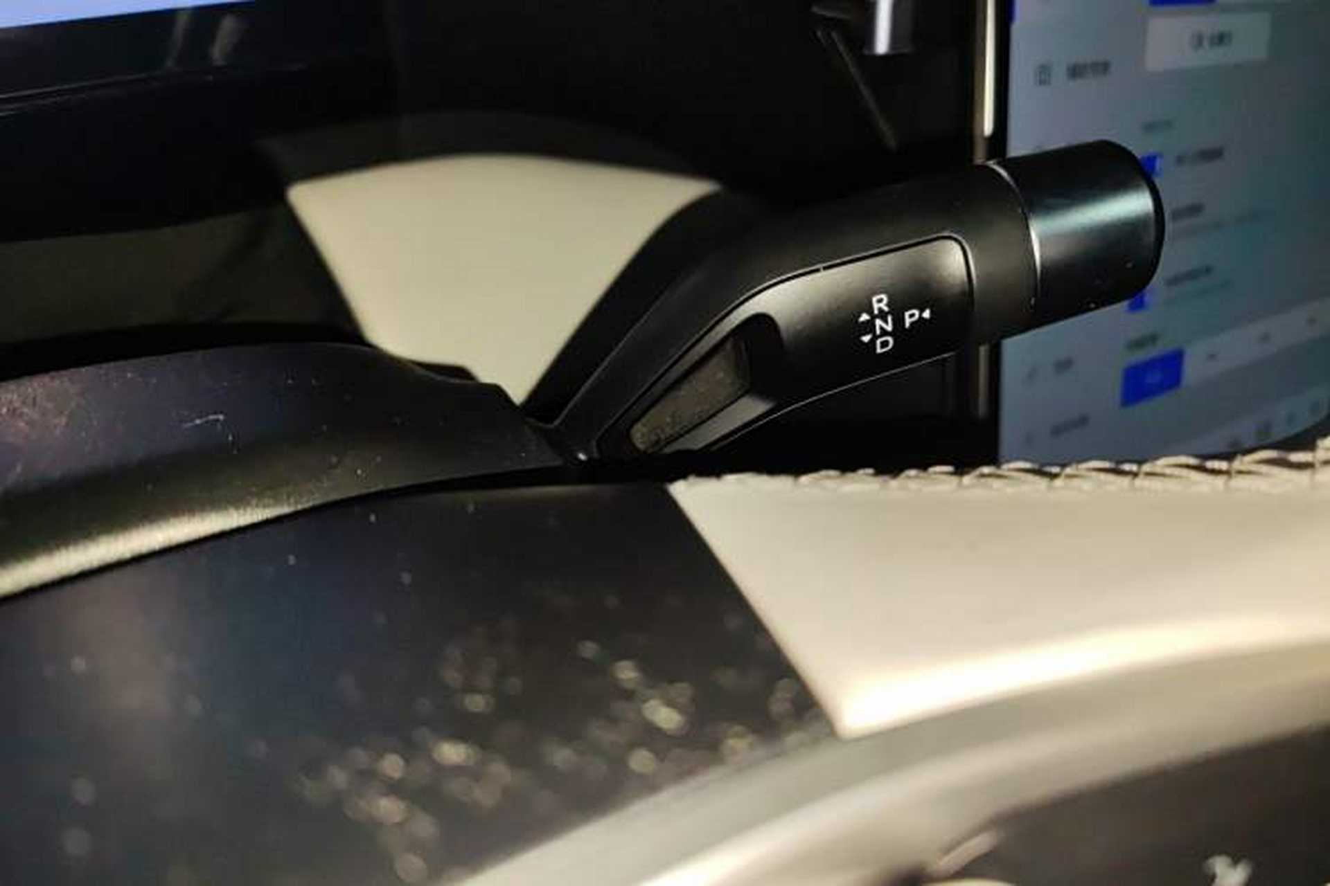 Used Geely Galaxy L7 2024 1.5T 115 km PLUS Dragon Edition Gear Lever