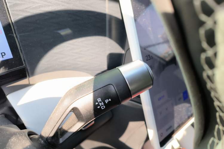Used Geely Galaxy L7 2024 1.5T 115 km PLUS Dragon Edition Gear Lever